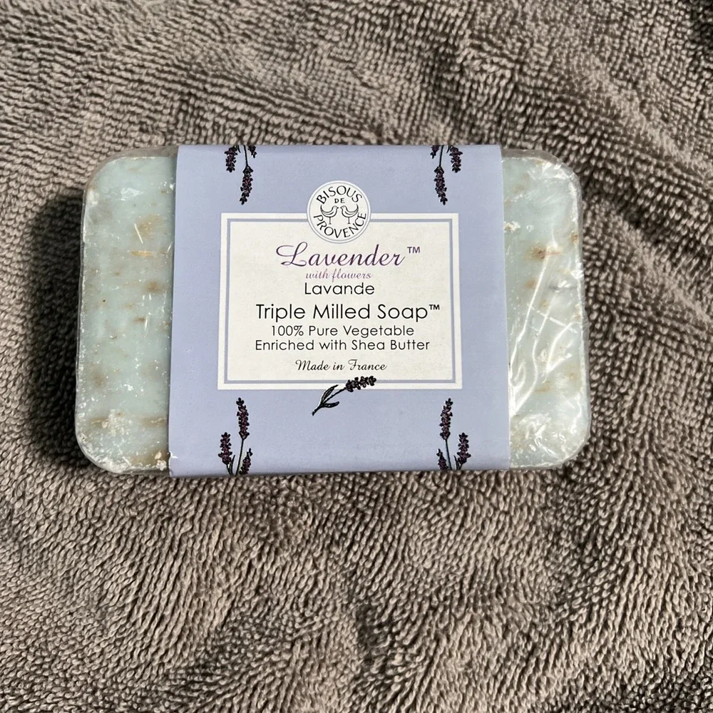 Trader Joe's Bisous de Provence LAVENDER Triple Milled Soap‎ w/ Shea Butter 7oz